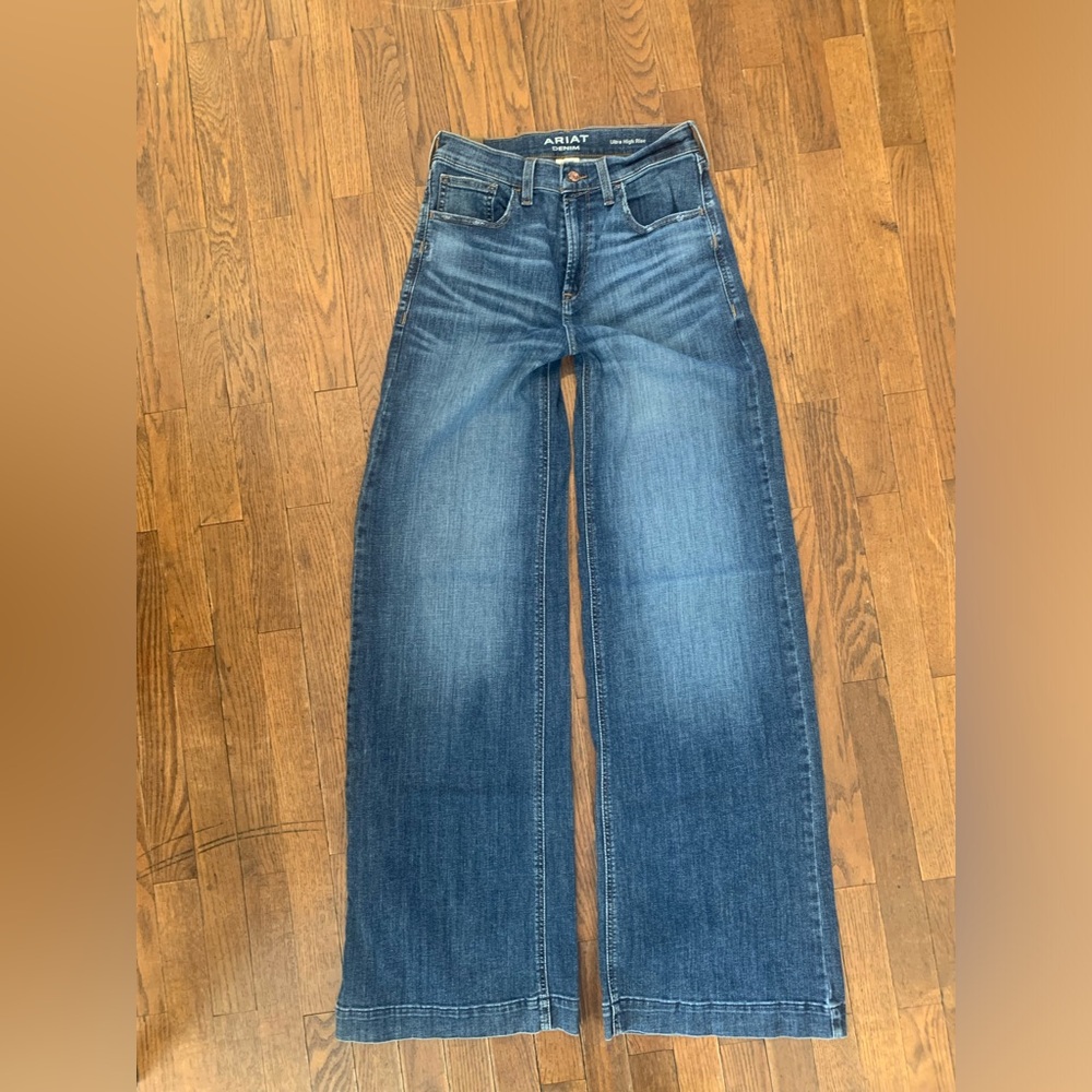 EUC Ariat Women's Blue Flare & Wide Leg Jeans